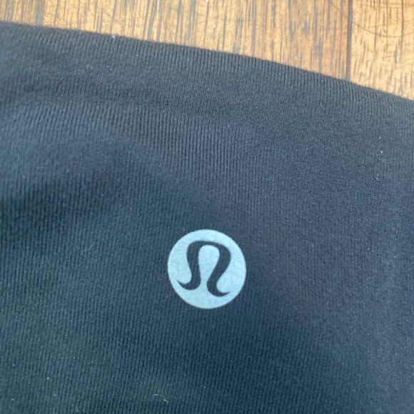 Lululemon women’s black workout leggings - sz 8 - Picture 3 of 4